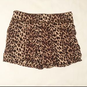 🐆 leopard print shorts
